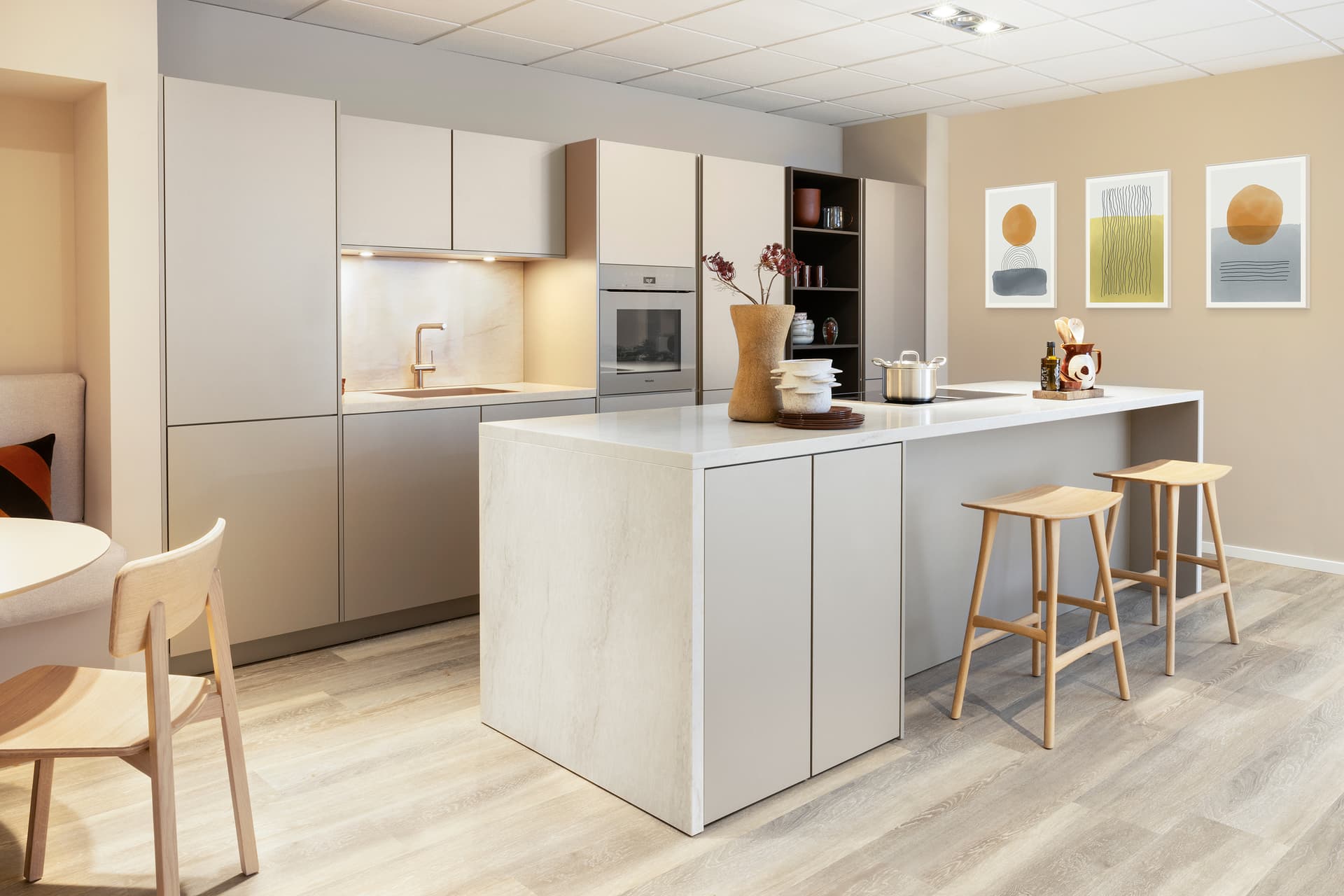 Beige royale eilandkeuken
