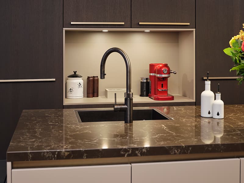 Koffienis-in-kastenwand-keuken