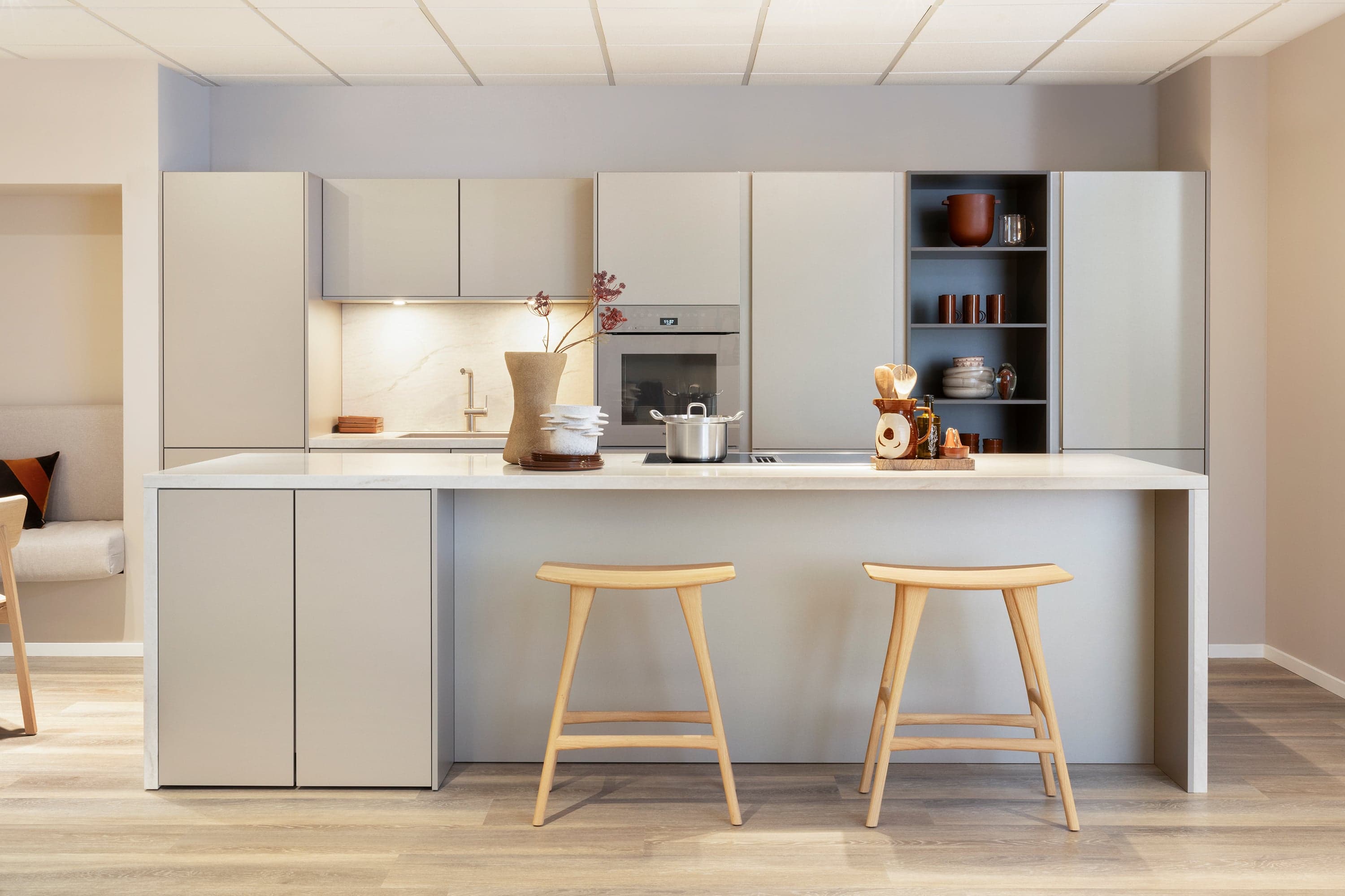 Tulp Cubanit eilandkeuken beige