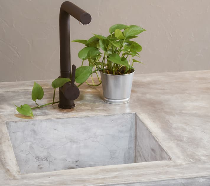 Betonnen werkblad met spoelbak