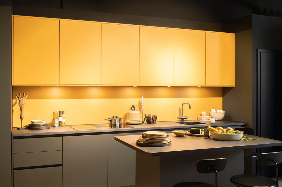 Tulp keuken met keukenkasten