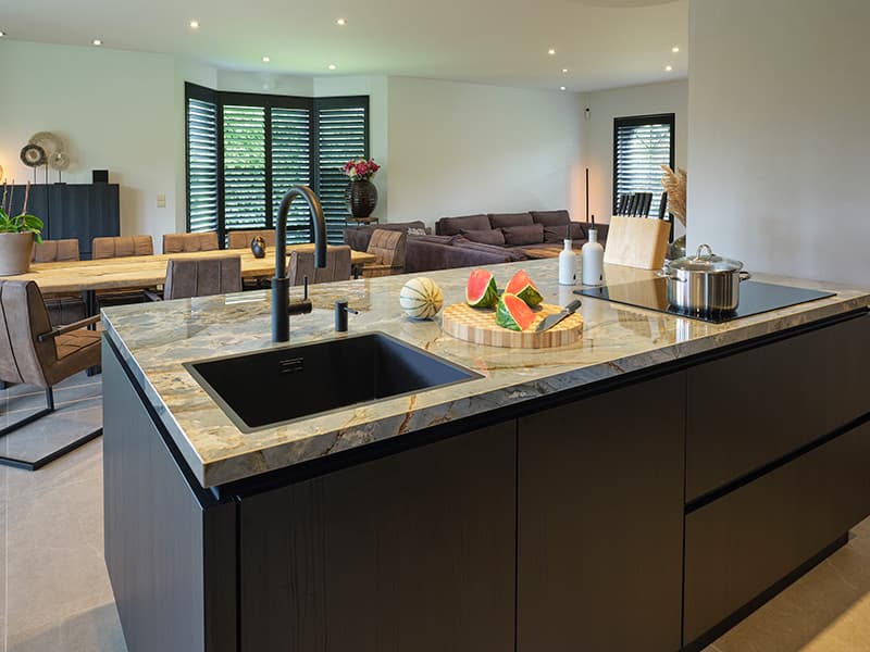 Kookeiland-met-licht-werkblad