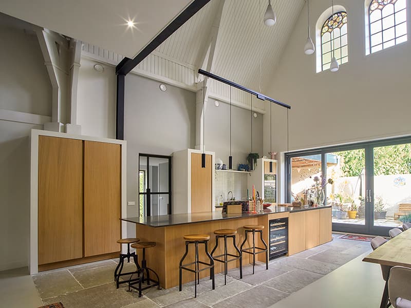 Keuken-in-woonhuis-omgebouwd-tot-kerk