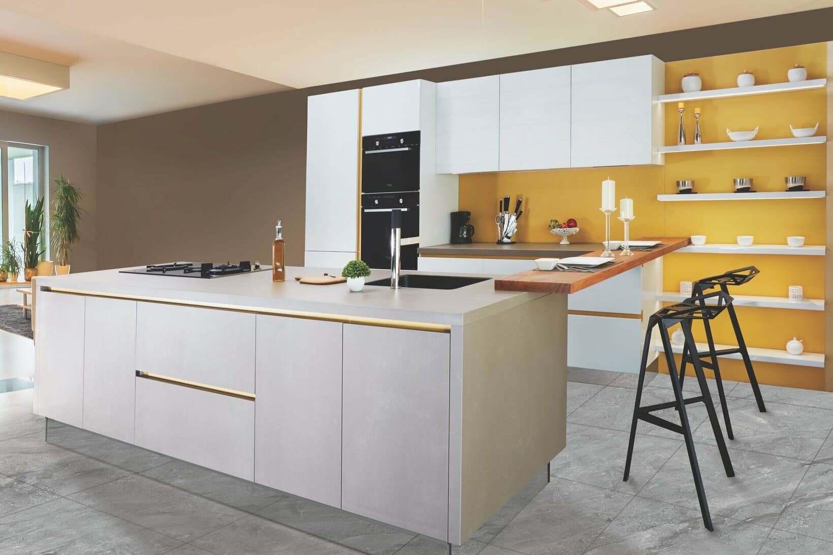 gekleurde achterwand keuken