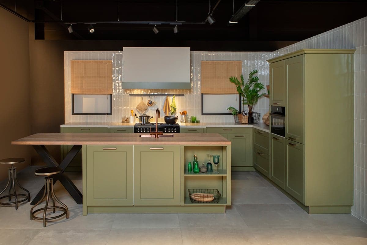 Tulp-Rietgroen-landelijke-keuken