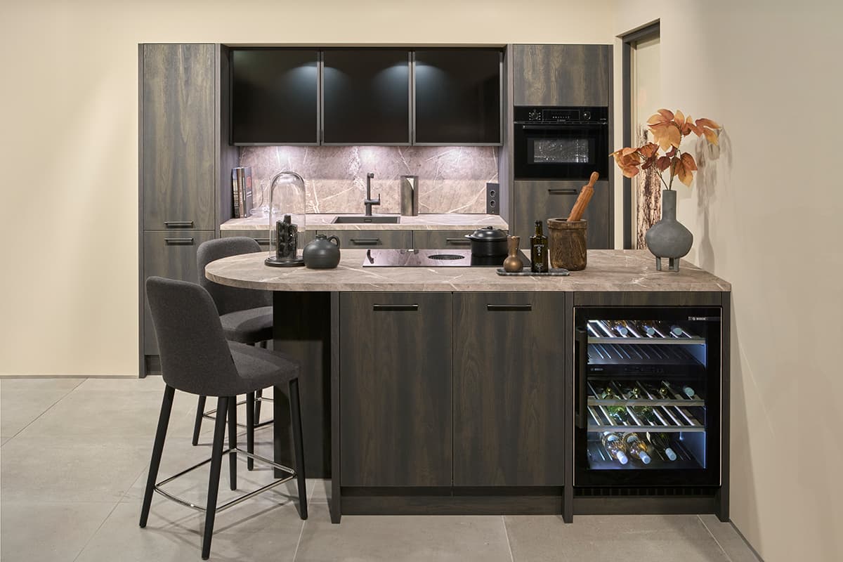 Tulp Shou Sugi Ban bruine keuken