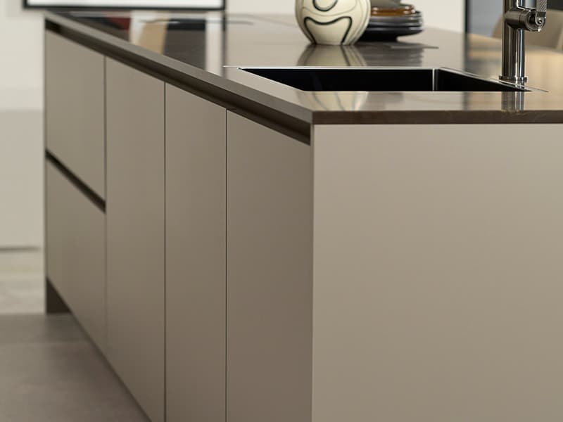 Taupe-kookeiland-mat