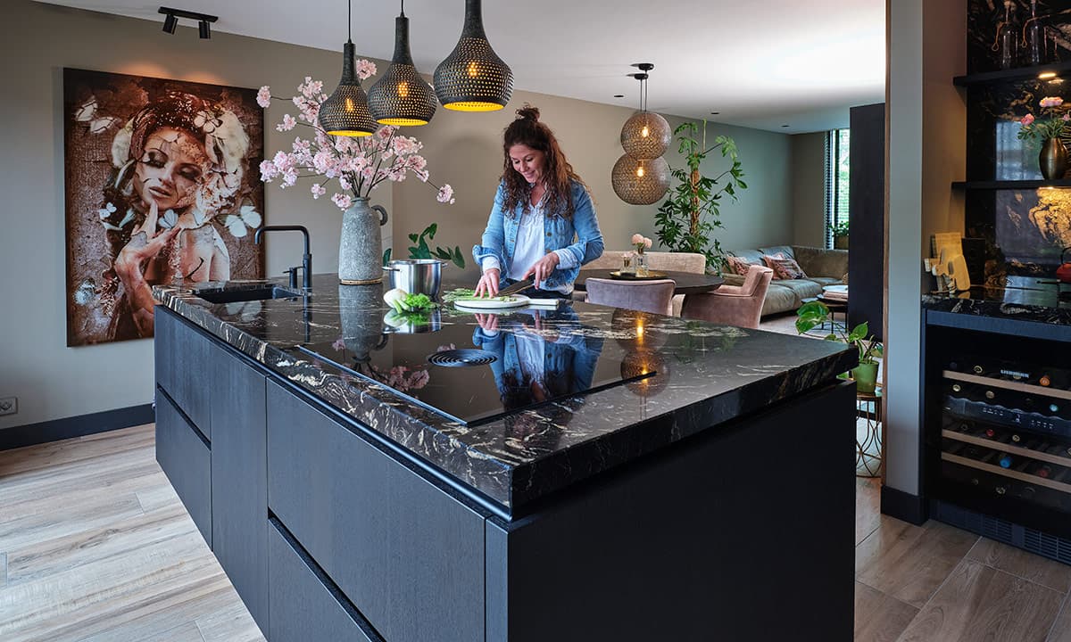 Keuken-zwart-marmer-werkblad.jpg