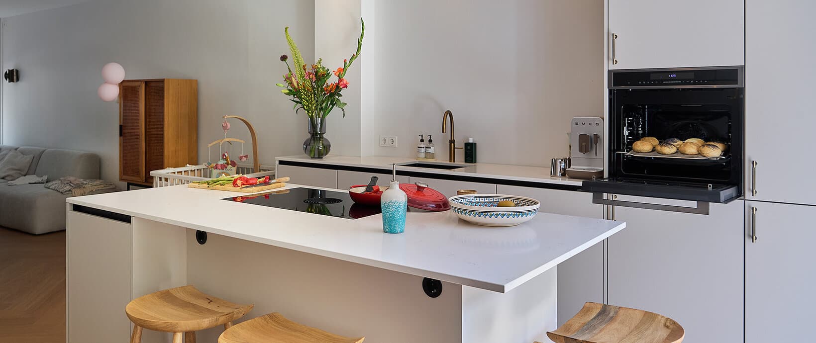 csm_Eilandkeuken-wit-modern-met-klassieke-touch_25bf583e1a.jpg