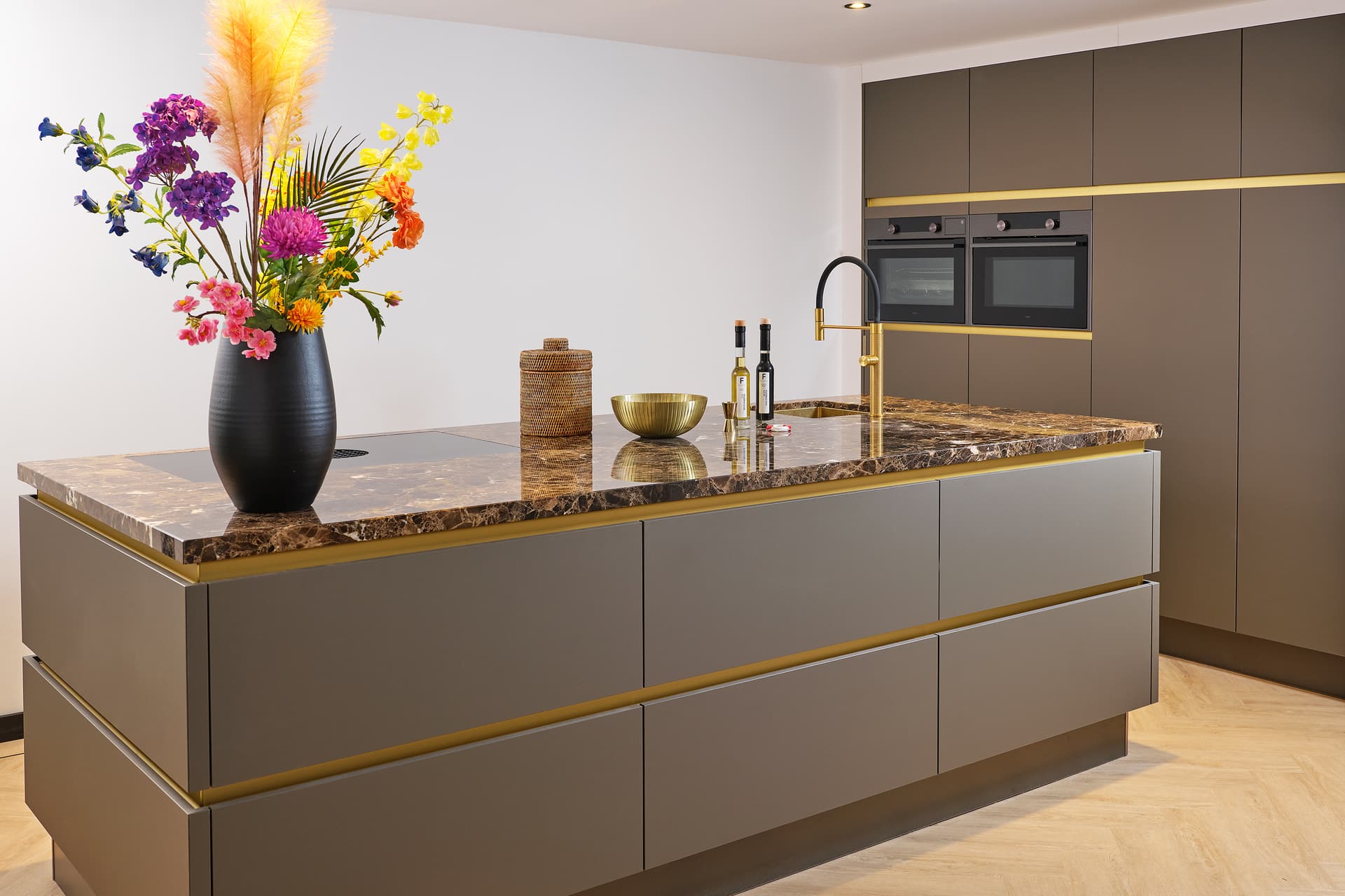 Hotel-Chique-keuken-met-gouden-details.jpg Hotel Chique keuken