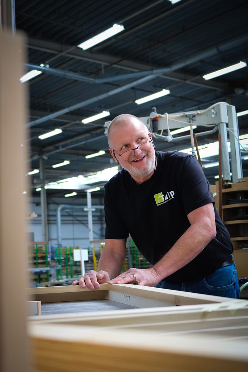 Medewerker in Tulp fabriek