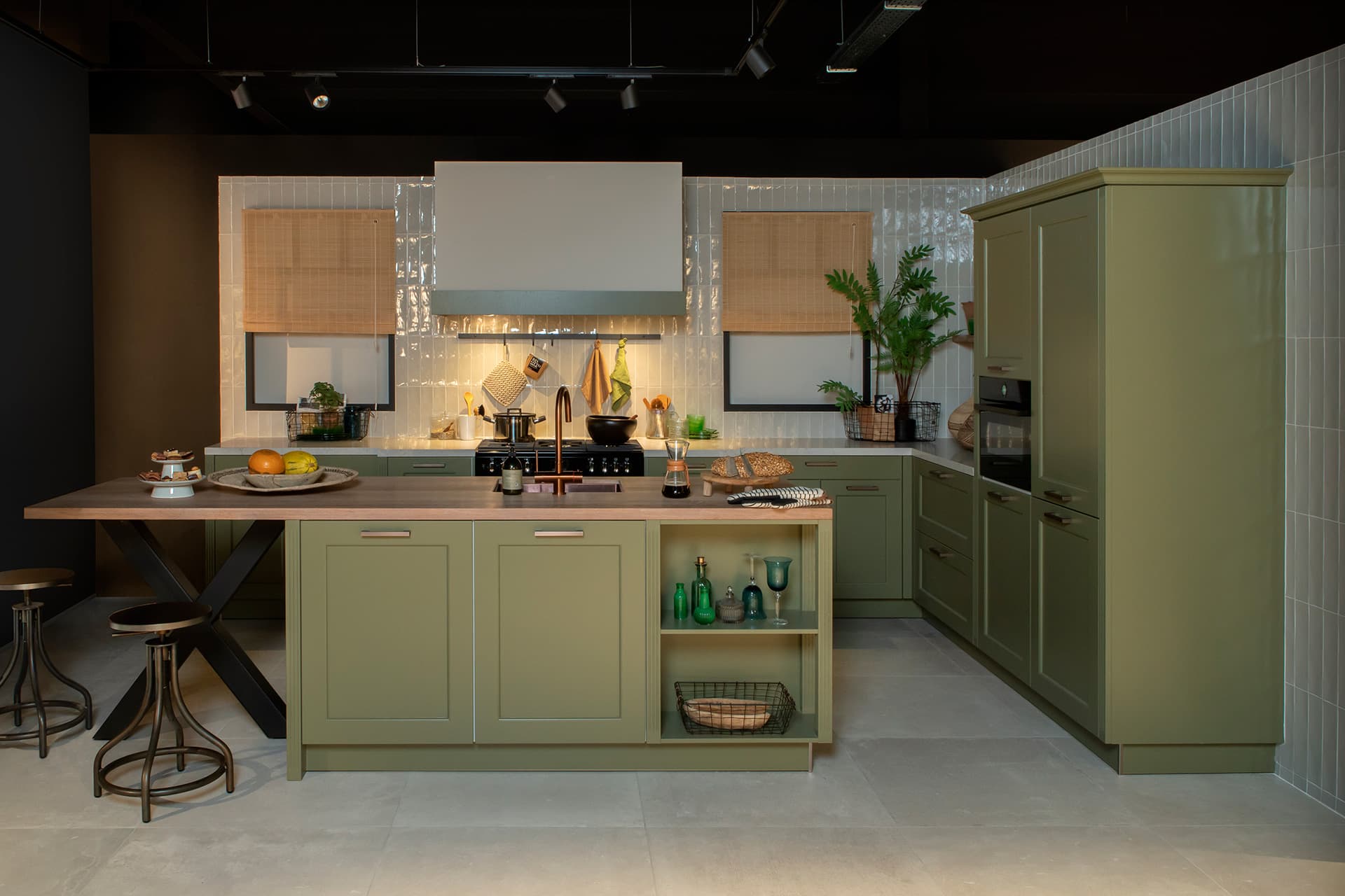 Moderne-houtenkeuken.jpg Moderne keuken met kookeiland