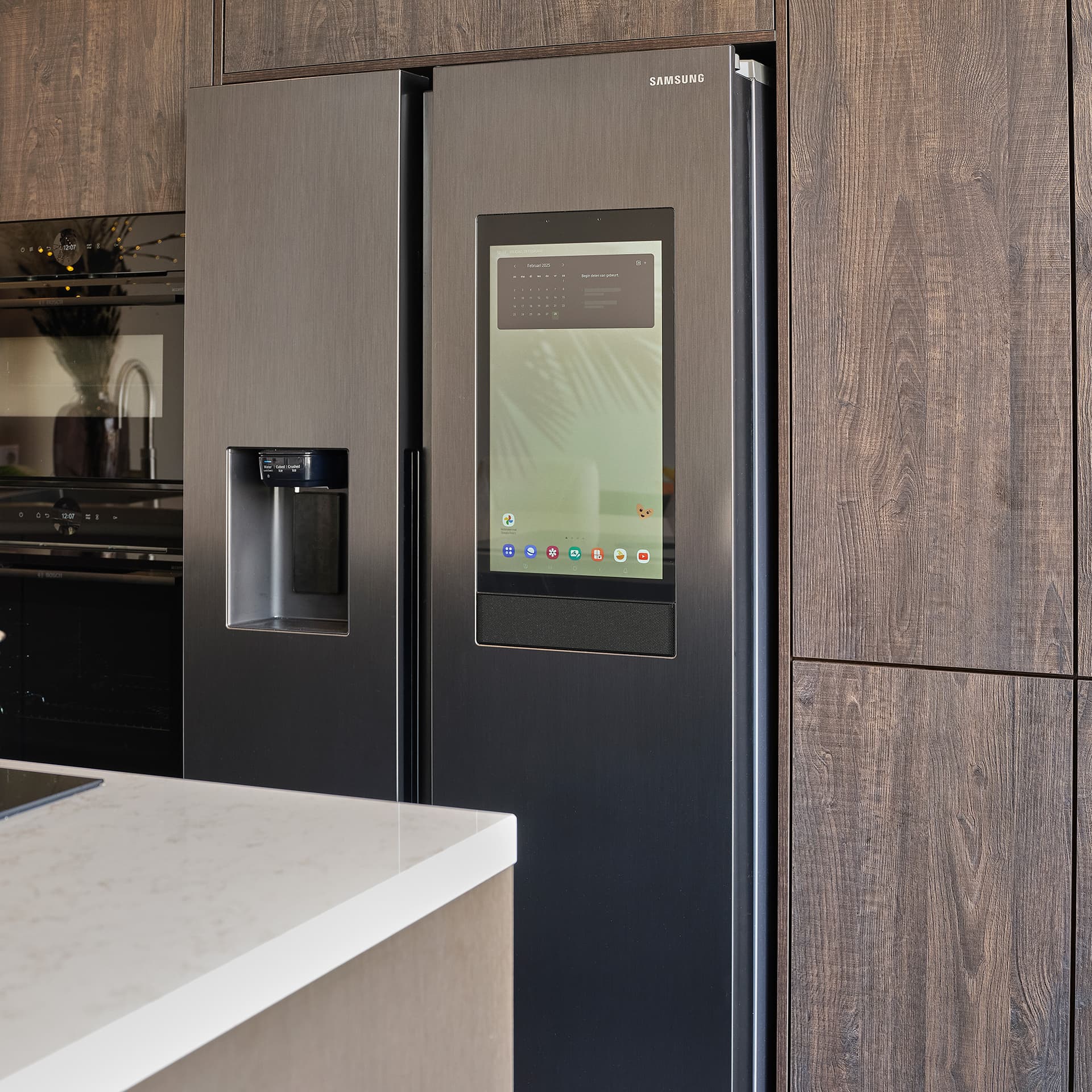 Binnenkijker-Tulp-Natasja-Wendel-Woerden-15.jpg Amerikaanse koelkast van Samsung met touchscreen