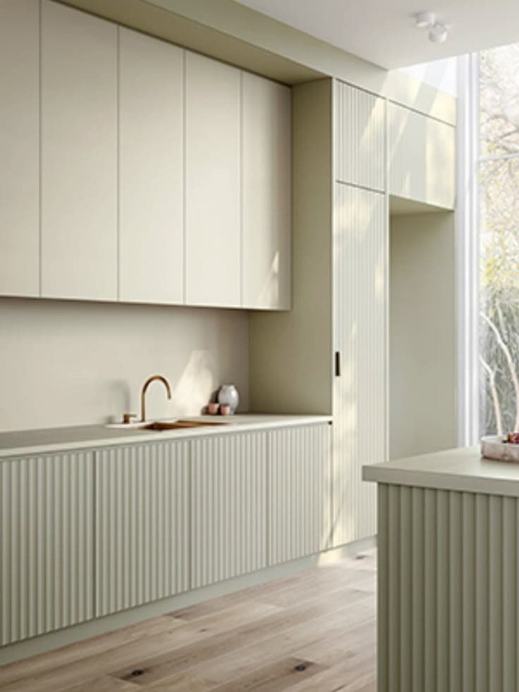 Ribbel 1.jpg Groene keuken met ribbel structuur en kookeiland