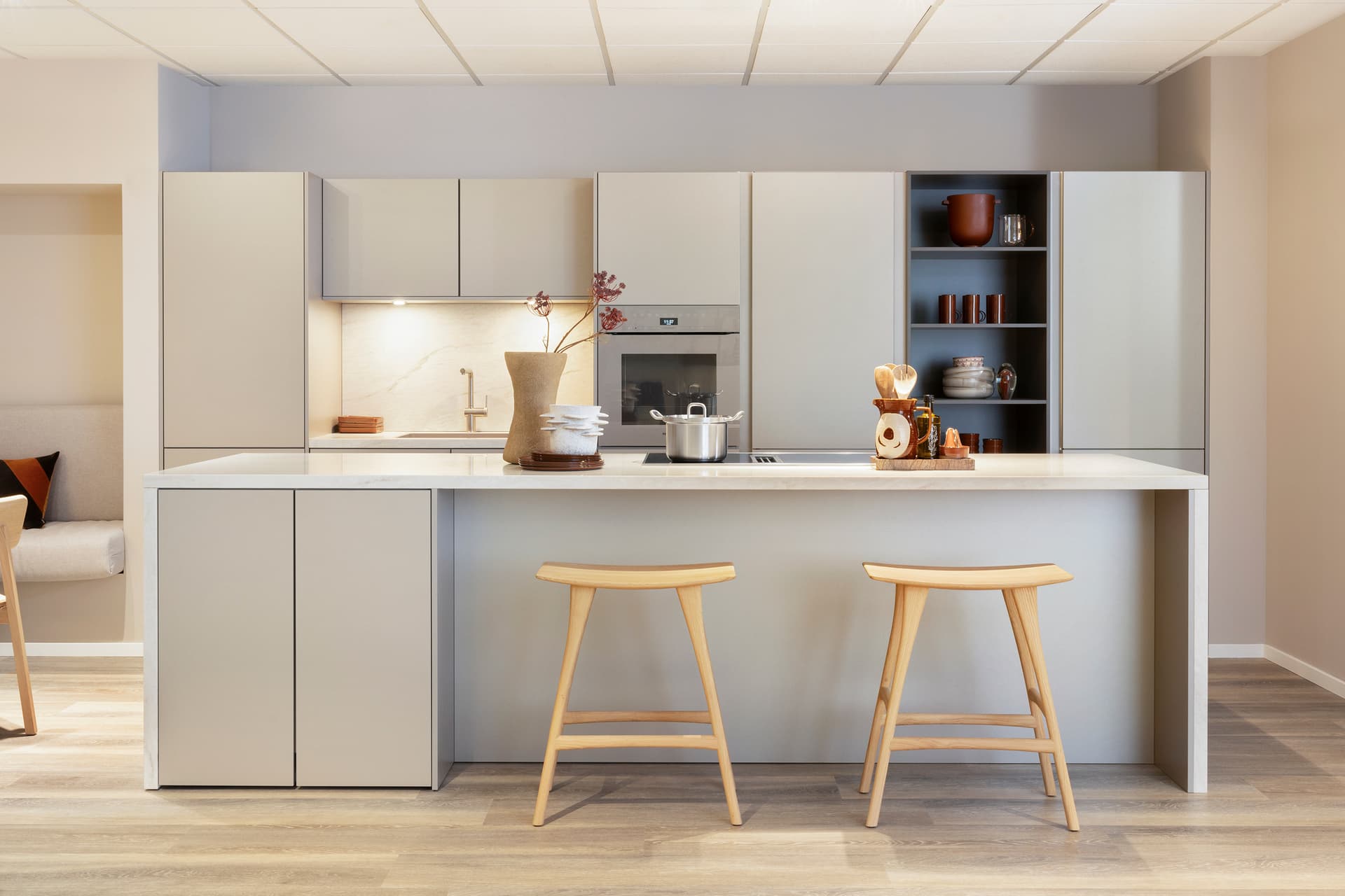 Beige royale eilandkeuken